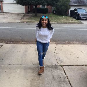 Meet your Posher, Monique